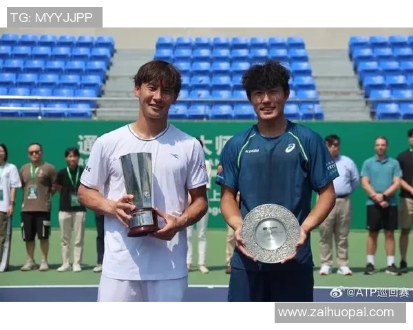 南京网球队逆袭之路:挑战赛中的拼搏与荣耀展现 南京网球队逆袭之路:挑战赛中的拼搏与荣耀展现