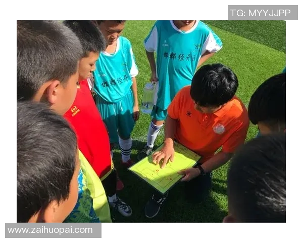 小哀与足球明星的梦想之旅：追逐绿茵场上的荣耀与友谊