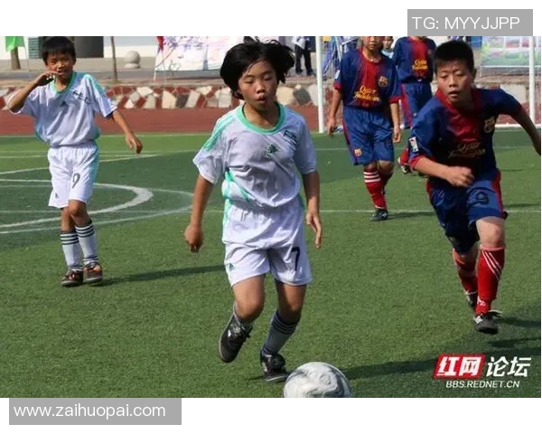 在作业中学习足球明星的奋斗故事与成长历程 在作业中学习足球明星的奋斗故事与成长历程